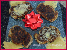 Mosaïque "Sardines, tomates, olives noires, ail" sur toast grillé façon bruschetta