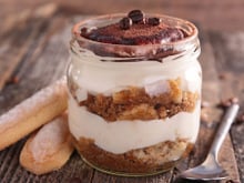La recette du tiramisu le plus rapide au monde se prépare directement dans un simple verre en 5 minutes