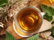 Cette plante contient 22 fois plus de calcium que le lait de vache : l’infusion de cette feuille renforce les os et l'immunité !