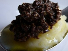 Purée de pommes de terre à la tapenade