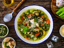 Soupe au pistou : la merveilleuse recette de Julie Andrieu qui sent bon le Sud