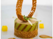 Mousse de foie gras en gelée de pommes vertes et pain de cannelle