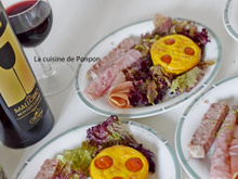 Muffin de frittata au comté et tomates cerise, accompagné d'une assiette ardennaise