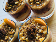 Verrine à la crème au nutella et crumble de spéculoos aux pêches