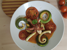 Verinne calamars à l'américaine, chèvre chorizo, courgette et tomate verte