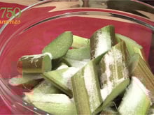 Préparer de la rhubarbe