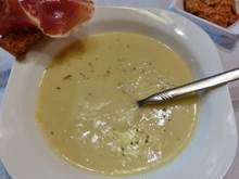 Velouté de panais et mouillettes de jambon pata negra