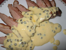Canette en aiguillettes ,sauce au poivre vert AMORA