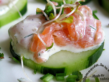 Bouchées de saumon fumé à l'aneth sur concombre