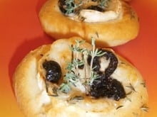 Mini-fougasse chèvre, olives et thym