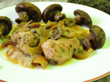 Filets de lapin aux champignons et pignons de pin