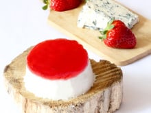Panna cotta roquefort & fraises/basilic