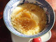 Dessert de tofu au gingembre