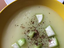 Soupe glacée de concombres et de pomme
