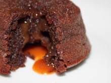Mi-cuit au chocolat et son cœur au caramel beurre salé