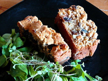 Cake sucré/salé aux oignons et pruneaux