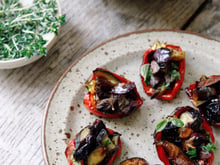 Petits poivrons rouges de France farcis à l’aubergine confite