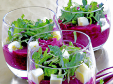 Verrines de betteraves, roquette au balsamique et tome de brebis