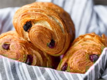 Voici où se trouve le meilleur pain au chocolat de France élu lors du Salon du Chocolat 2024