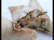 Samossas au poulet, ail des ours et tome de chèvre