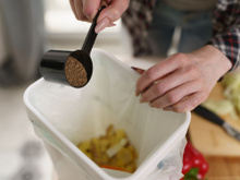 Connaissez-vous le bokashi, cette méthode japonaise qui permet de faire son compost même en appartement pour gérer ses déchets organiques ?