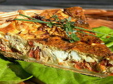 Quiche citronnée au thon, tomates séchées et fêta