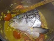 Tête de saumon comme à Goa.