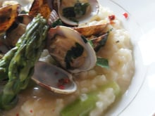 Risotto aux asperges vertes et aux palourdes