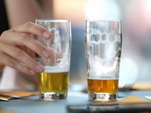 « 2 verres d’alcool par jour, et pas tous les jours » : le docteur Jimmy Mohamed explique pourquoi c'est déjà trop