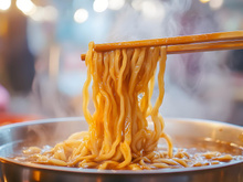 C’est la recette de la flemme absolue : des nouilles express jambon fromage prêtes en 5 minutes !