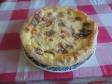 Quiche aux poireaux, lardons et roquefort