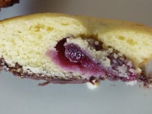 Madeleine à la cerise coque au chocolat