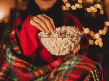 Selon des experts en longévité, le pop-corn maison est le meilleur en-cas pour vivre plus longtemps