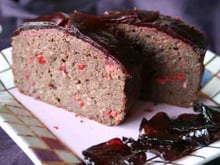 Le rouge et le noir, cake chocolat-betteraves-baies roses.