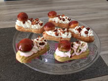 Mini-éclairs vanille, noix de macadamia caramélisées & caramel croquant