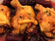 Chapon aux airelles et sauce au vin rouge