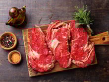 “Rien à voir avec les impôts” : Laurent Mariotte vous fait découvrir une savoureuse recette d’entrecôte sauce Bercy !