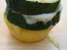 Pizza polenta et courgette coulis d' huile basilic