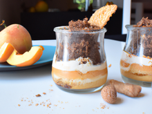 Verrine à la crème à la pâte à tartiner type nutella et crumble de spéculoos aux pêches