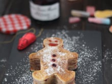 Bonhomme en crêpes et gelée de mûres