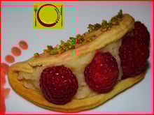 St Jacques patissiere aux framboises au cœur coulant sauce framboise et ses miettes de pistaches