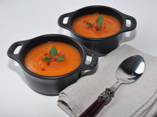 Velouté de carottes et pommes de terre aux baies roses