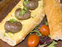 Rognons de mouflon sur pain moutardé