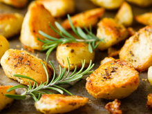 Pommes de terre rôties : l’ingrédient insoupçonné qui fait toute la différence pour apporter du croustillant