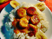 Riz au lait coco et bananes caramélisées