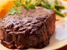 Pavé de bœuf sauce chocolat et vin rouge