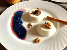 Panna cotta au gorgonzola et compotée de poires au noix