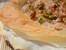 Tarte fine rhubarbe et éclats de dattes et de pistaches