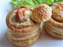 Vol au vent au saumon frais et noix de Saint Jacques