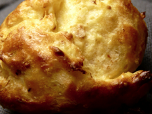 Gougères à la tome de brebis, aux figues séchées et noisettes